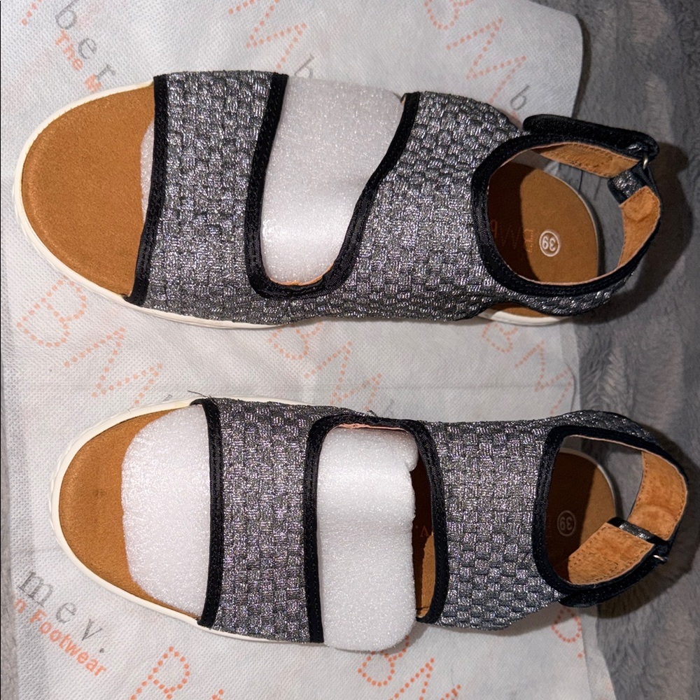 Bernie mev. Brand New Metallic Gray Open-Toe Sandals